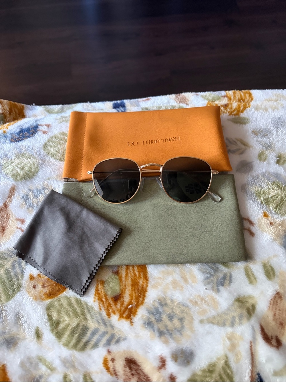 Women’s Round Sunglasses - Gold Frame with Dark Lenses with Holders